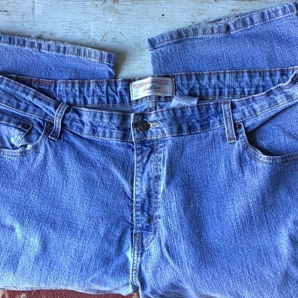 Women’s Levi’s size 18. Preloved condition